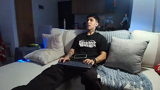 Snapshot of liorvante chatting on January 12, 1:11 am liorvante online show from January 12, 1:11 am