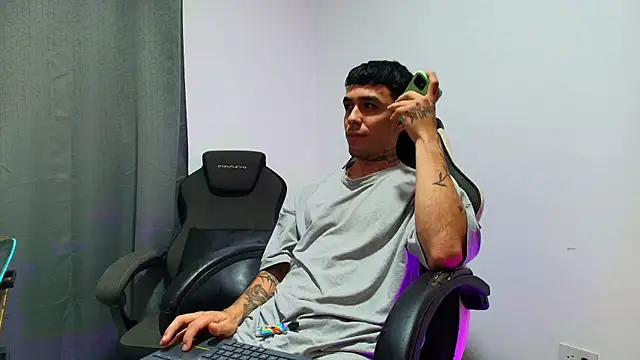 Snapshot of liorvante chatting on February 3, 3:26 am liorvante online show from February 3, 3:26 am