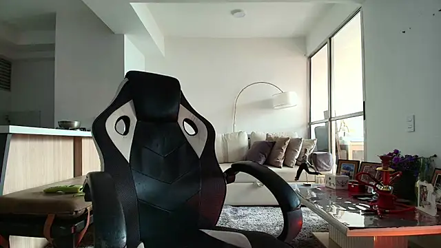 Snapshot of liorvante chatting on February 20, 1:33 pm liorvante online show from February 20, 1:33 pm