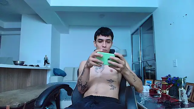 Snapshot of liorvante chatting on February 22, 5:40 am liorvante online show from February 22, 5:40 am