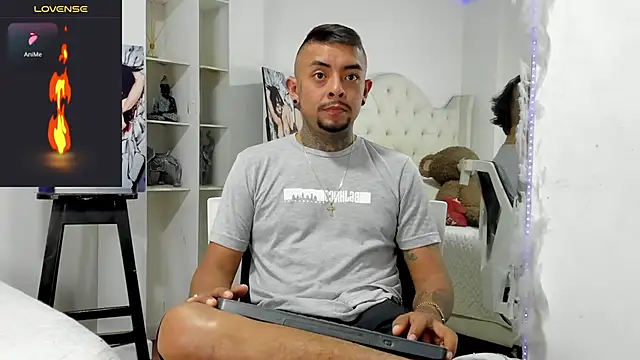 Snapshot of BASTIAN_NICOLAS_ chatting on December 2, 8:15 pm BASTIAN NICOLAS online show from December 2, 8:15 pm