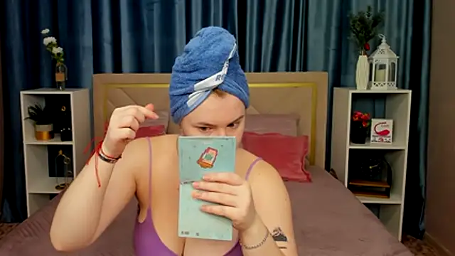 ElisGlow online show from December 3, 1:57 am