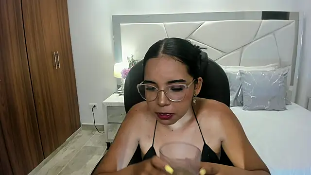 alana martiins online show from June 26, 11:42 pm