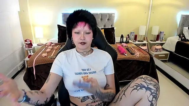 Saskia Vellour online show from November 29, 8:45 pm