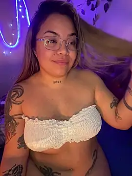 Lindalatina2001 online show from June 11, 4:27 pm