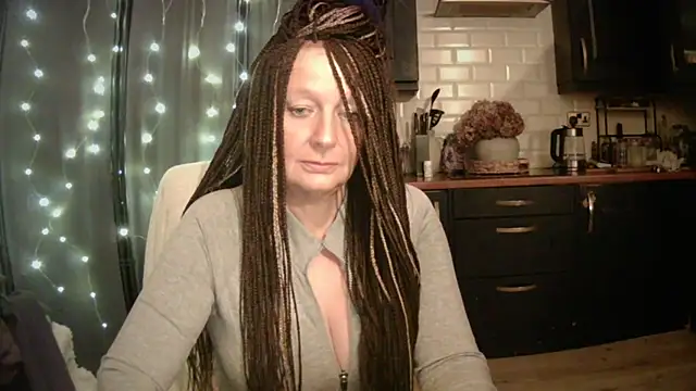 Snapshot of pixxiexo chatting on December 23, 2:31 am pixxiexo online show from December 23, 2:31 am