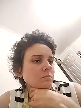 Amy01112 online show from May 9, 11:54 pm