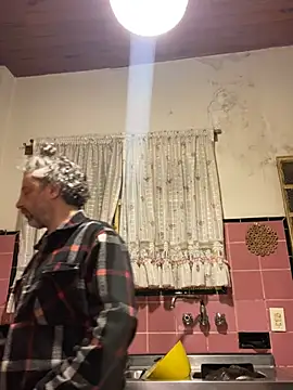 Snapshot of Petebulimia chatting on June 26, 1:32 am Petebulimia online show from June 26, 1:32 am