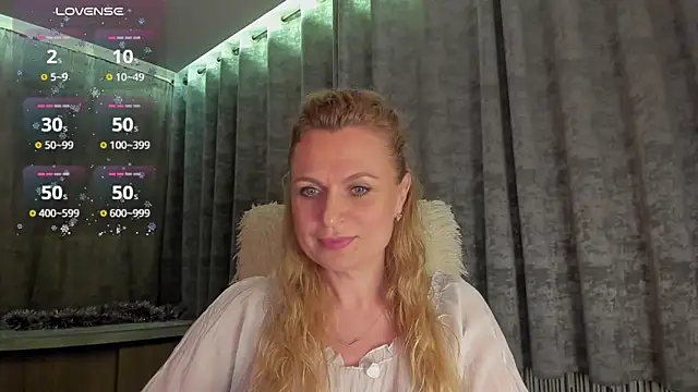 LanaLight x online show from June 6, 9:19 pm
