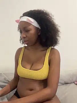 Snapshot of BellaRosex_x chatting on March 13, 2:45 pm BellaRosex x online show from March 13, 2:45 pm