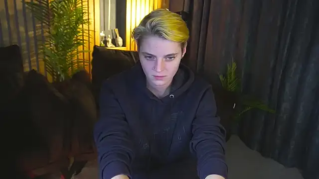 RoxyFlamee online show from December 3, 1:42 pm