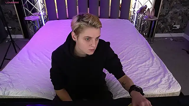 RoxyFlamee online show from December 4, 1:53 pm