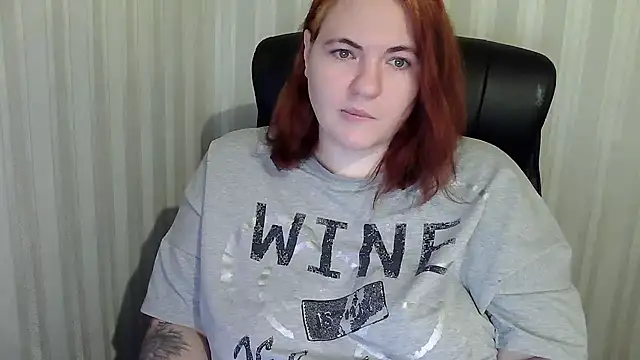 LisaLeon online show from December 1, 3:06 pm