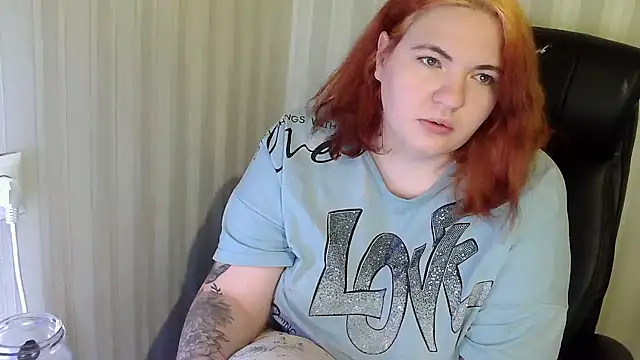 LisaLeon online show from December 4, 1:42 pm