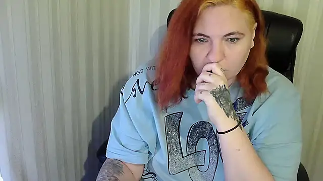 LisaLeon online show from December 5, 6:00 am