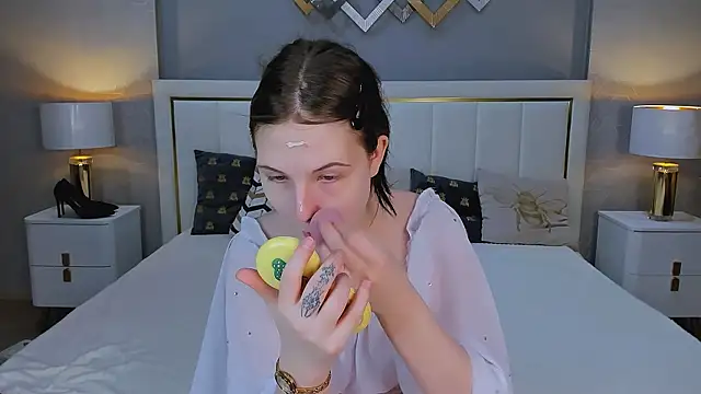 YONA WINK online show from February 9, 8:46 pm