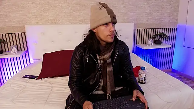 PatrickS25 online show from December 15, 3:33 am