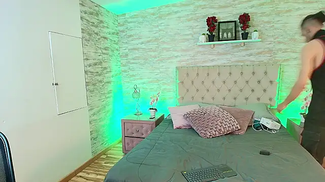 PatrickS25 online show from March 10, 4:06 am