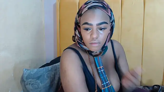 Snapshot of SexyHarleyBlack chatting on June 15, 10:50 am SexyHarleyBlack online show from June 15, 10:50 am