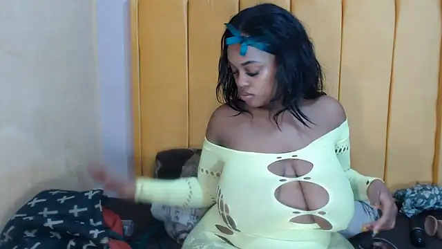 Snapshot of SexyHarleyBlack chatting on June 18, 1:37 pm SexyHarleyBlack online show from June 18, 1:37 pm