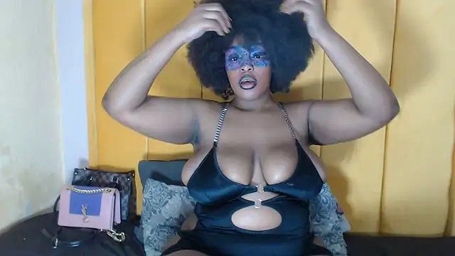 Snapshot of SexyHarleyBlack chatting on June 22, 3:53 pm SexyHarleyBlack online show from June 22, 3:53 pm