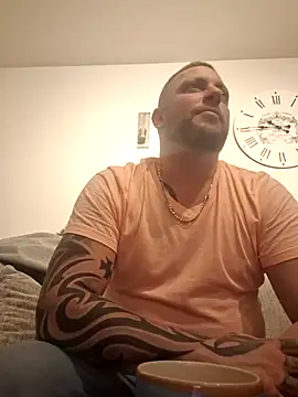 Snapshot of Chiemsee610 chatting on December 3, 3:54 pm Chiemsee610 online show from December 3, 3:54 pm