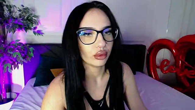 RavenFoxxy online show from March 4, 7:03 am