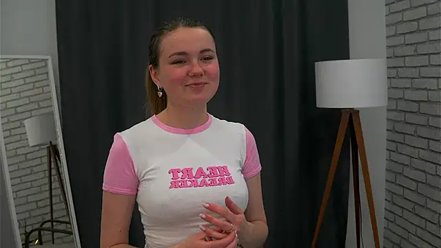 Snapshot of ElmiraZiel chatting on December 4, 10:13 am ElmiraZiel online show from December 4, 10:13 am