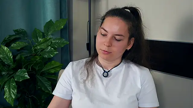 KourtneyFust online show from December 3, 8:23 am