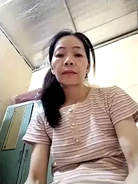 Snapshot of Cool-iponk chatting on May 13, 2:58 pm Cool-iponk online show from May 13, 2:58 pm