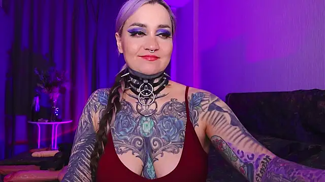 Snapshot of MistressDarkSindel chatting on December 15, 5:50 pm MistressDarkSindel online show from December 15, 5:50 pm