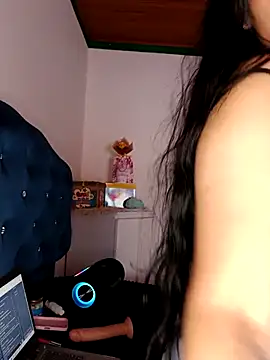 MisNicol online show from December 4, 8:28 pm