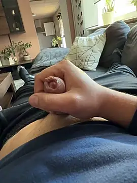 Snapshot of en93000 chatting on March 12, 3:29 pm en93000 online show from March 12, 3:29 pm