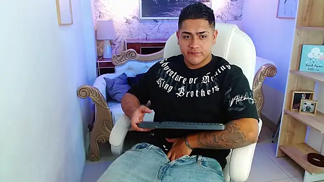 aroon 12 online show from December 3, 11:19 am