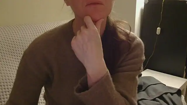 Snapshot of AuroraAG chatting on February 5, 8:35 pm AuroraAG online show from February 5, 8:35 pm