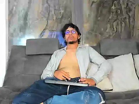 EnzoDarkwood online show from December 4, 1:42 pm