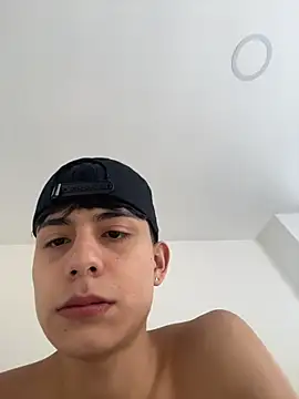 Lander Cruz online show from May 2, 2:44 pm