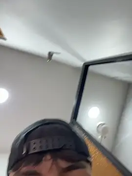 Lander Cruz online show from May 14, 3:41 pm