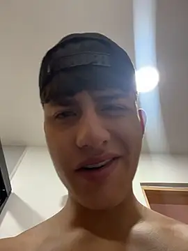 Lander Cruz online show from May 30, 1:19 pm