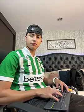 Lander Cruz online show from July 14, 6:24 pm