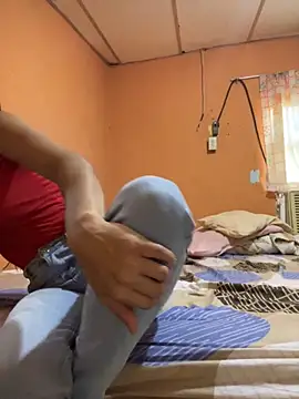 Alanasmitt online show from December 5, 9:00 pm