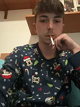 Snapshot of Davide9910x chatting on February 25, 3:10 pm Davide9910x online show from February 25, 3:10 pm