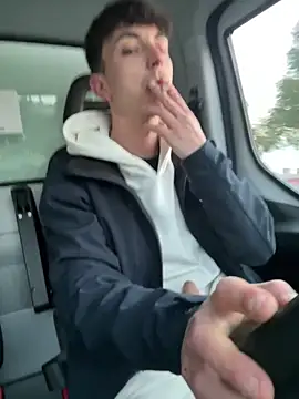 Snapshot of Davide9910x chatting on February 26, 6:12 am Davide9910x online show from February 26, 6:12 am