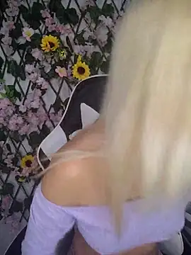 Snapshot of KasumiSophia chatting on April 9, 12:21 pm KasumiSophia online show from April 9, 12:21 pm