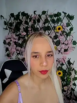 Snapshot of KasumiSophia chatting on April 19, 12:37 pm KasumiSophia online show from April 19, 12:37 pm