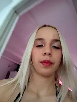 Snapshot of KasumiSophia chatting on April 24, 12:18 pm KasumiSophia online show from April 24, 12:18 pm
