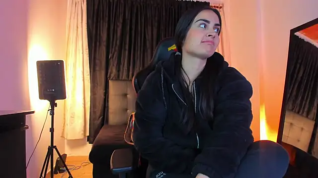 Snapshot of liaa_herrera chatting on December 3, 10:24 am liaa herrera online show from December 3, 10:24 am