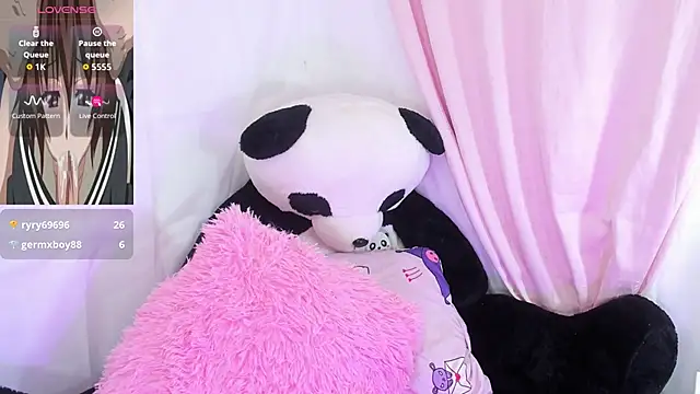 Snapshot of sofia_shadow_ chatting on December 15, 5:44 am sofia shadow online show from December 15, 5:44 am