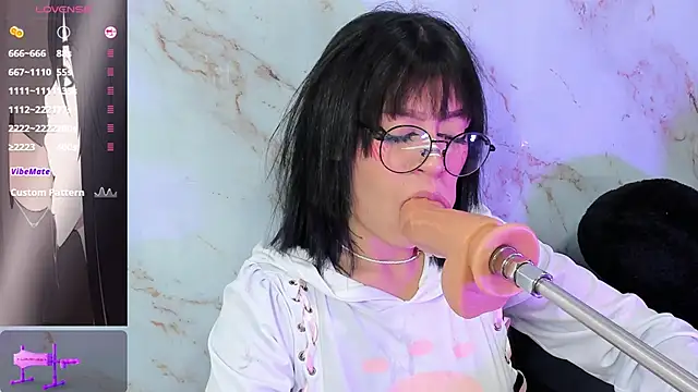 Snapshot of sofia_shadow_ chatting on March 26, 3:23 am sofia shadow online show from March 26, 3:23 am