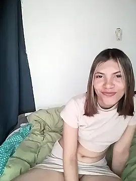 Snapshot of Sweetprouble_17 chatting on December 16, 8:47 pm Sweetprouble 17 online show from December 16, 8:47 pm